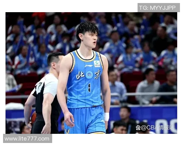 曾凡博的篮球梦想与成长之路探索他在赛场上的突破与未来潜力